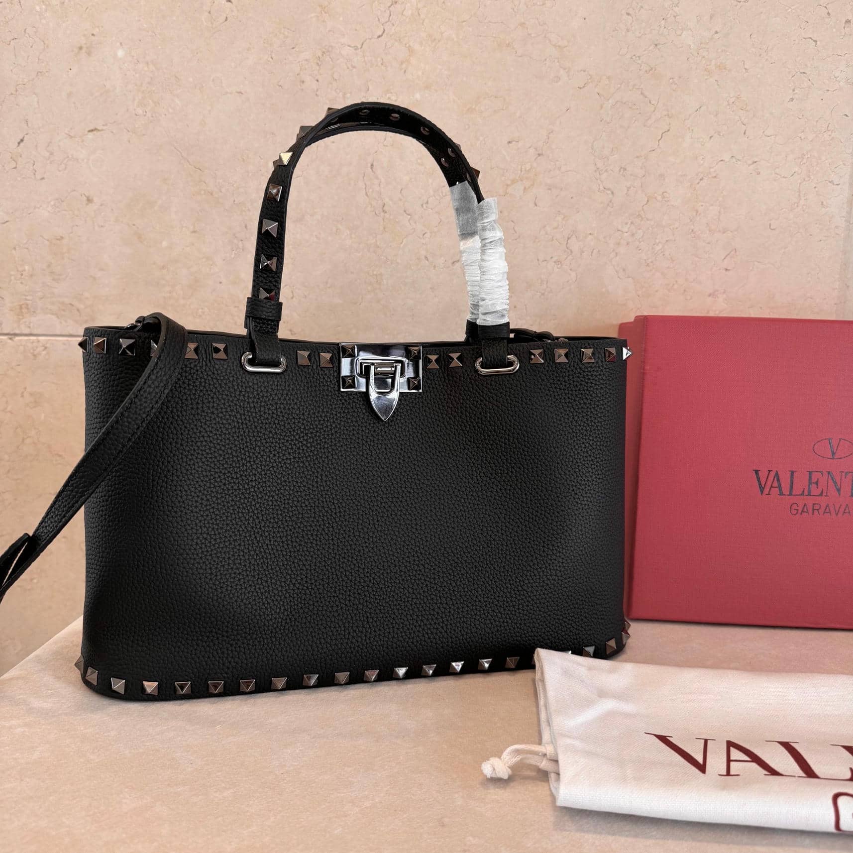 004-Tote Garavani Rockstud